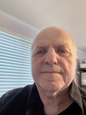 <span>Claudio, 72</span>&nbsp;<span style='width: 25px; height: 16px; float: right; background-image: url(/bitmaps/flags_small/CA.PNG)'>&nbsp;</span><br><span>St. Cathari, 加拿大</span>&nbsp;<input type='button' class='joinbtn' style='float: right' value='JOIN NOW' />