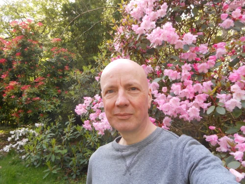 <span>Steven, 60</span> <span style='width: 25px; height: 16px; float: right; background-image: url(/bitmaps/flags_small/UK.PNG)'> </span><br><span>Feock, United Kingdom</span> <input type='button' class='joinbtn' style='float: right' value='JOIN NOW' />