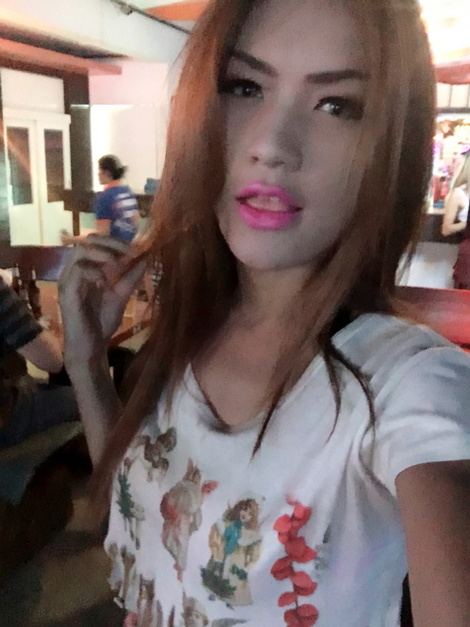 Thunyarat Siriharmworng タイ に Ladyboykissesに会います