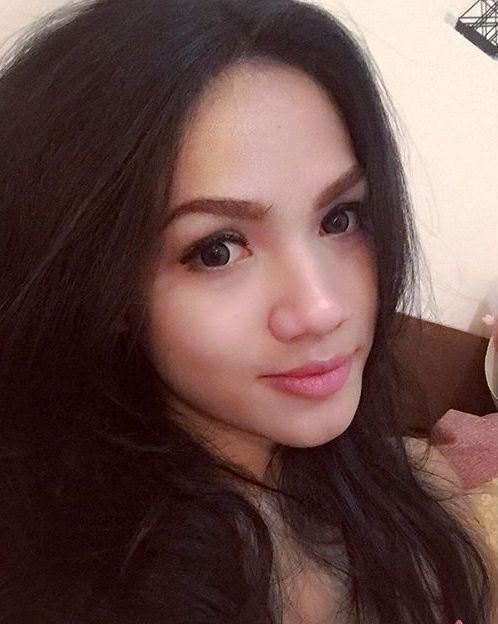 Ladyboy Jakarta インドネシア に Ladyboykissesに会います